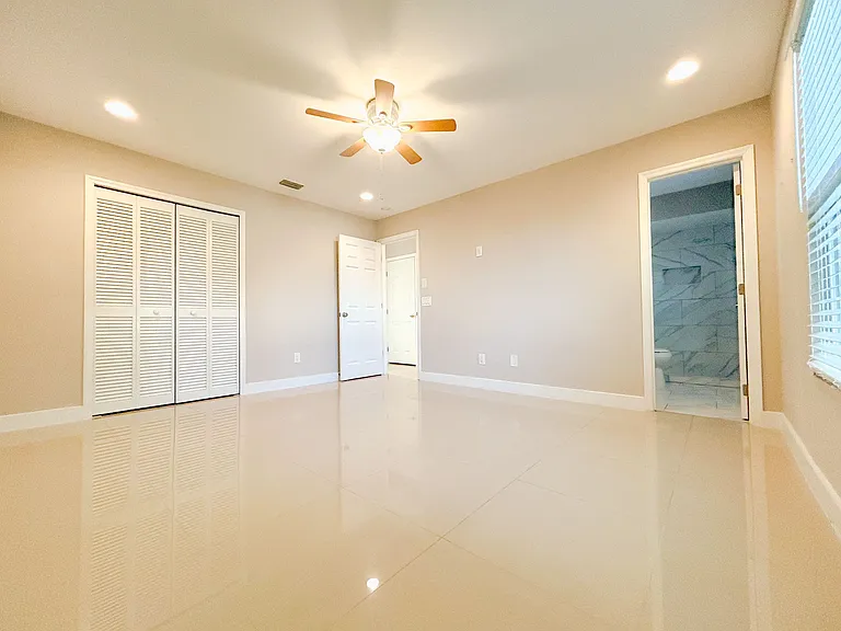 967 SW Aviation Ave — Photo 23