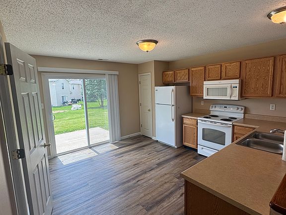 5th image of 24 Chesterfield Ct
