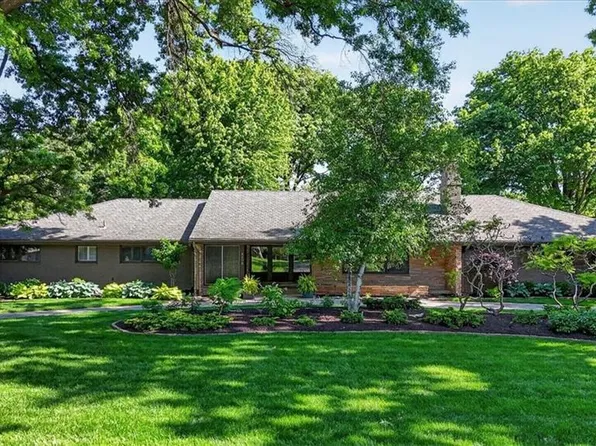 8608 Reinhardt Ln, Leawood, KS 66206