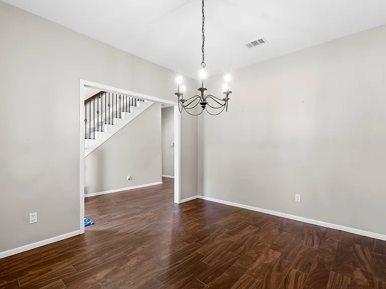 7 Elwood Hills Ct — Photo 10
