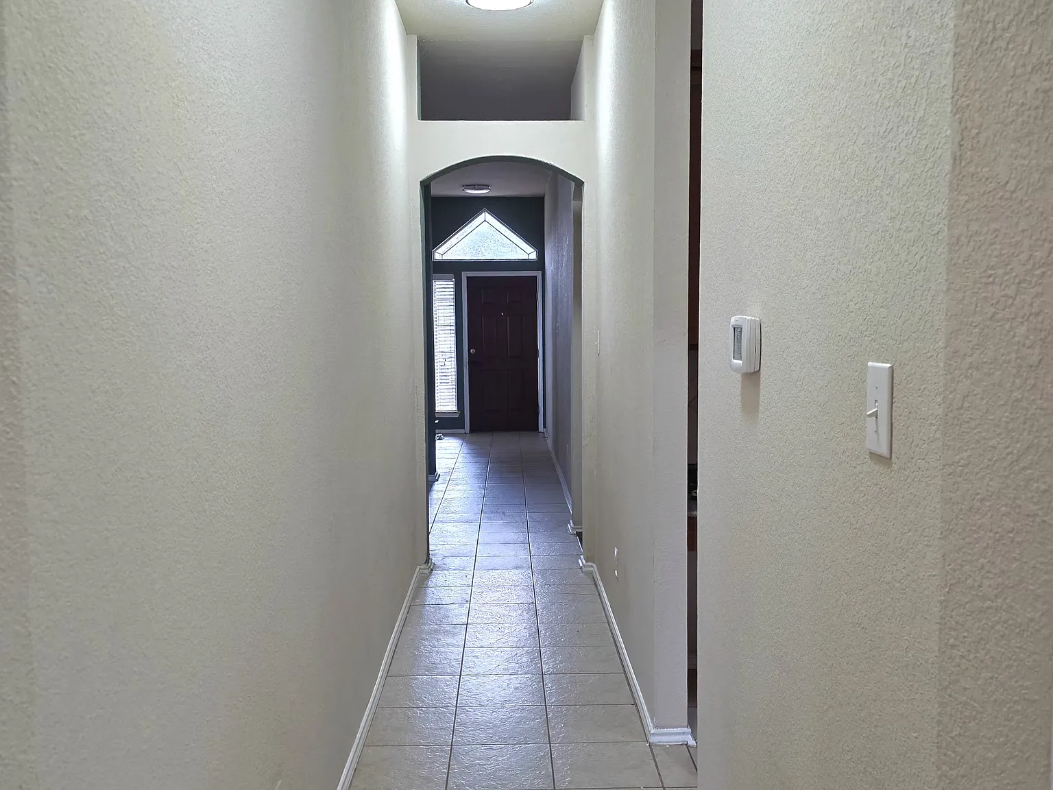 4 bed, 2327 sqft, $2,200 — Photo 2