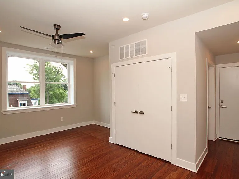 400 S 45th St #4C — Photo 10