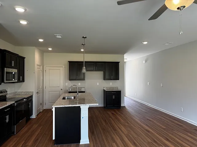 3 bed, 2.5 bath, $2,250 — Photo 3