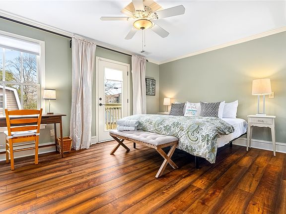 5th image of 210 N Ross St APT D