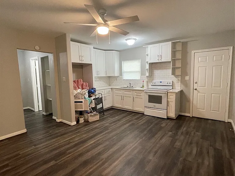 1735 W 8th St — Photo 20