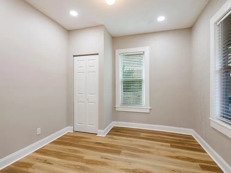 2701 E Columbus Dr — Photo 14