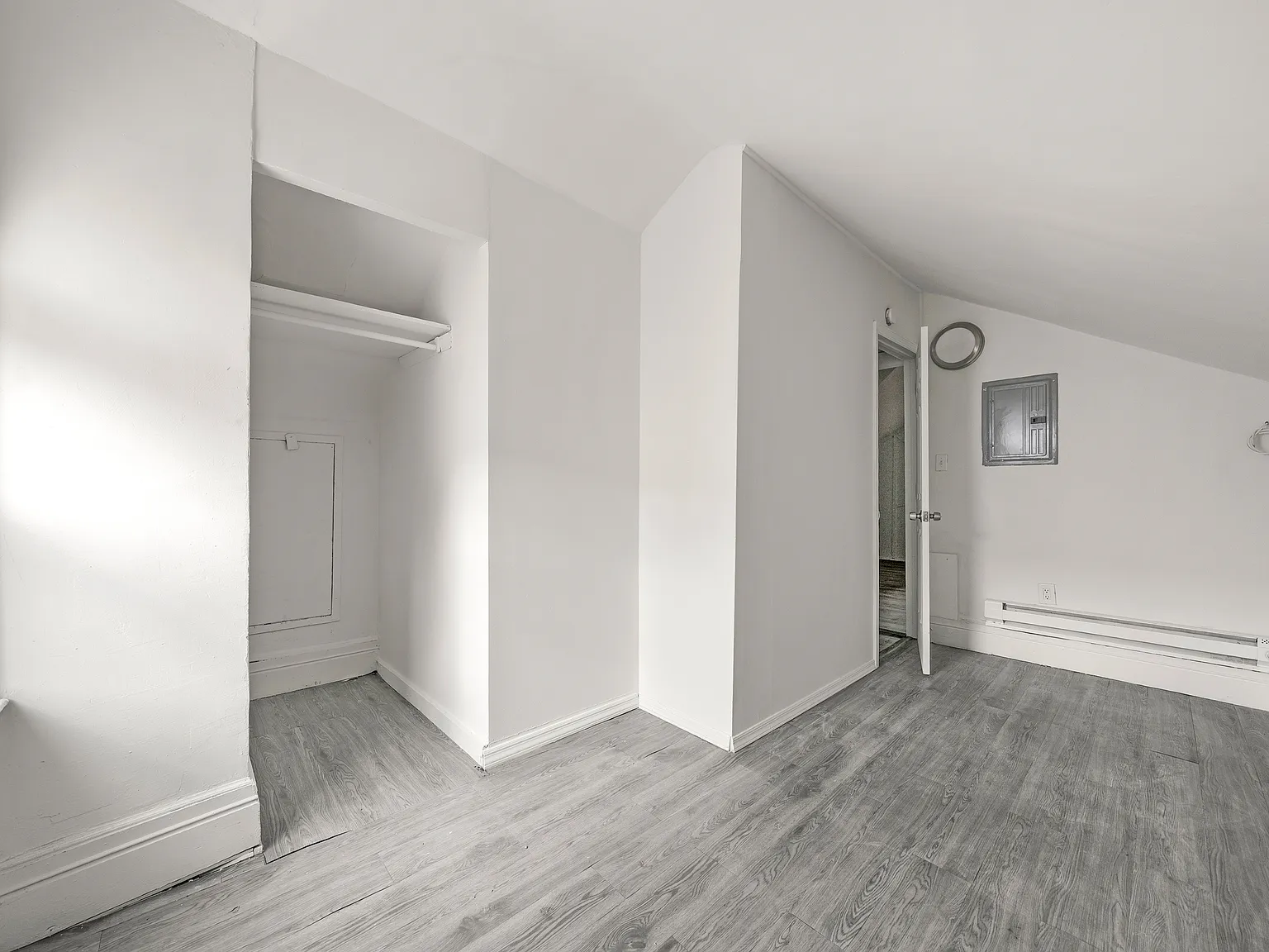 2 bed, 800 sqft, $2,300 — Photo 2