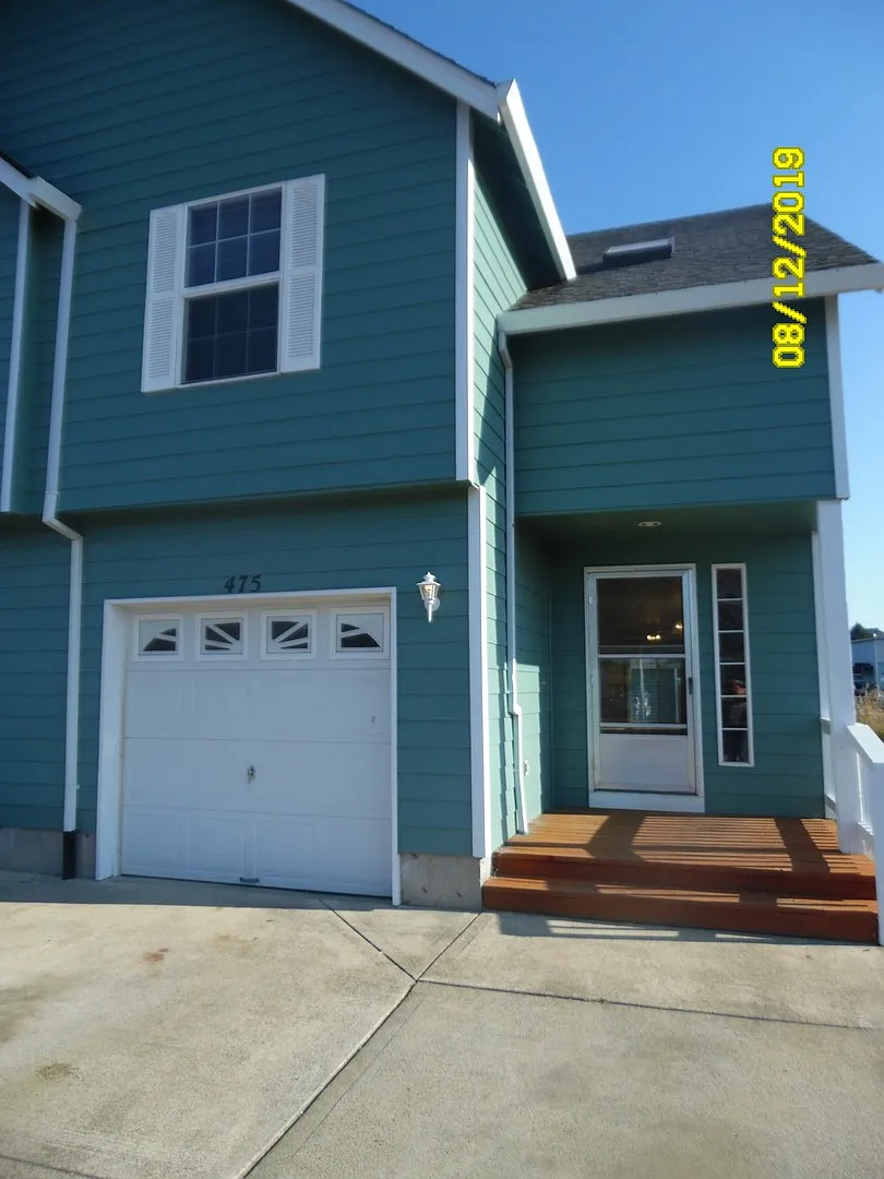 473-475 SE Excel St photo 1