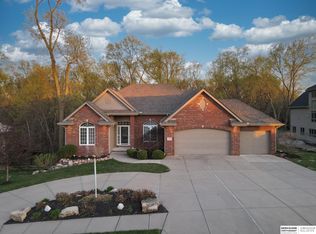 4615 Windcrest Dr, Bellevue, NE 68133