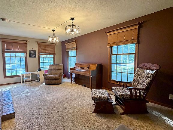 5th image of 712 Emerald Dr