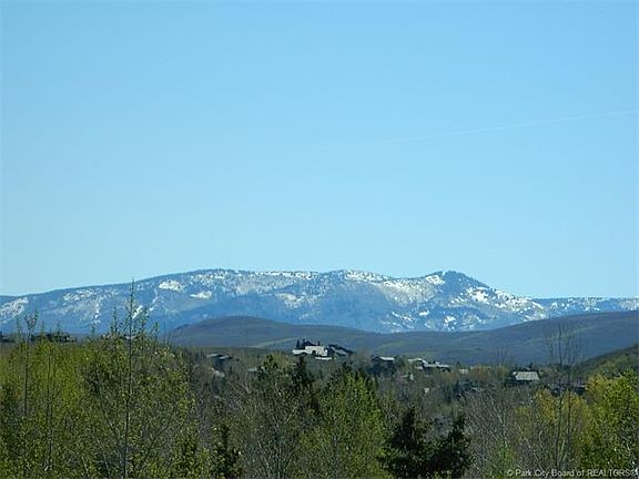 4th image of 3052 Meadows Dr