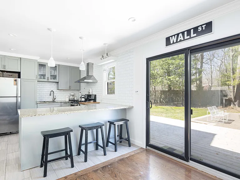 41 Clinton St — Photo 13