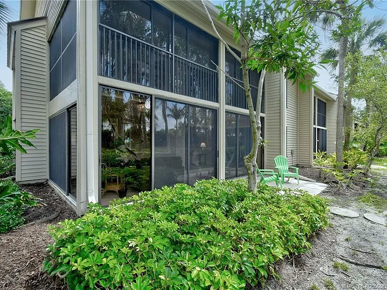 5152 SE Club Way #104 — Photo 43
