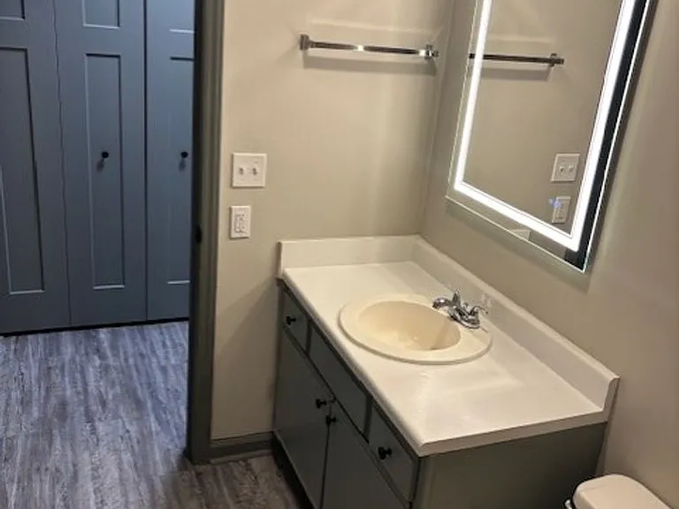 Camden Pointe Apartments — Photo 15