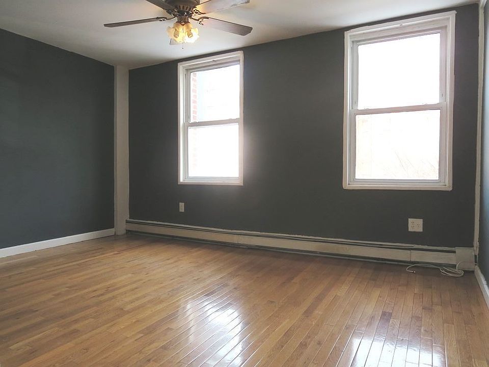 1st image of 136 Quincy St #2