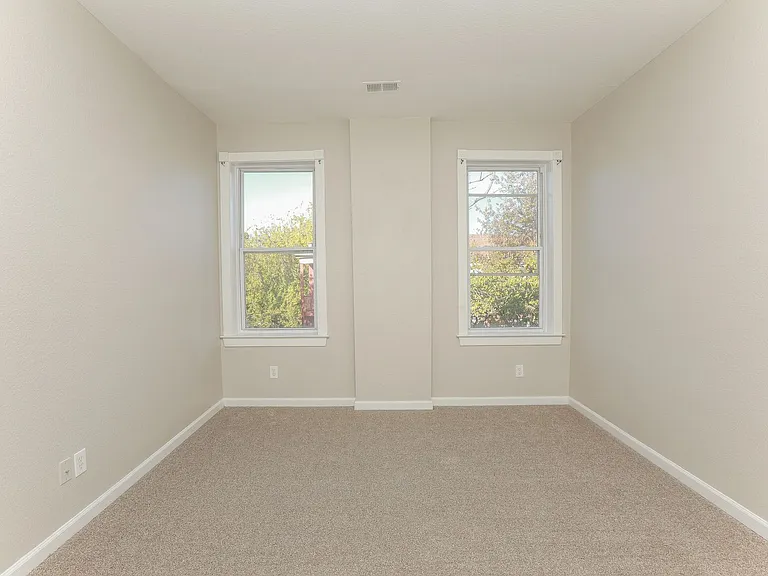 417 W 27th St — Photo 14