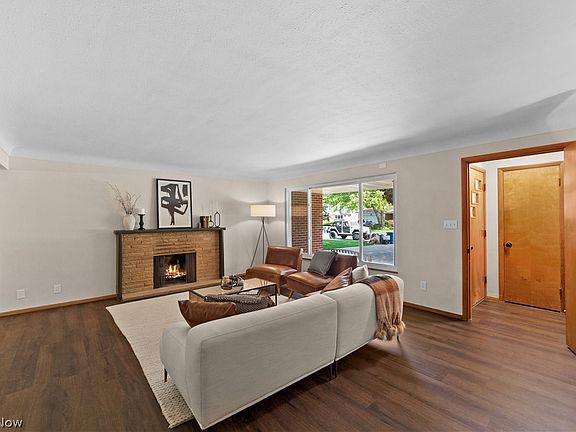 3rd image of 21075 Seabury Ave
