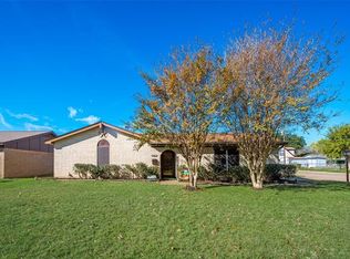 1901 Glenwick Ln, Irving, TX 75060