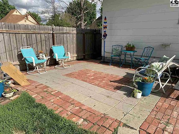 5th image of 318 W Blaine St