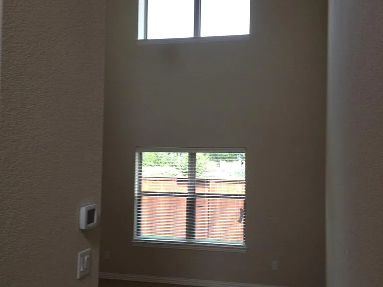 425 Metropolitan Dr — Photo 3