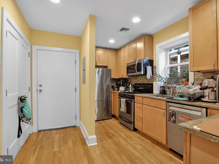 1712 Green St #4 — Photo 2