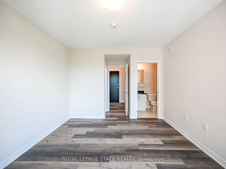 2750 King St E #512 — Photo 33