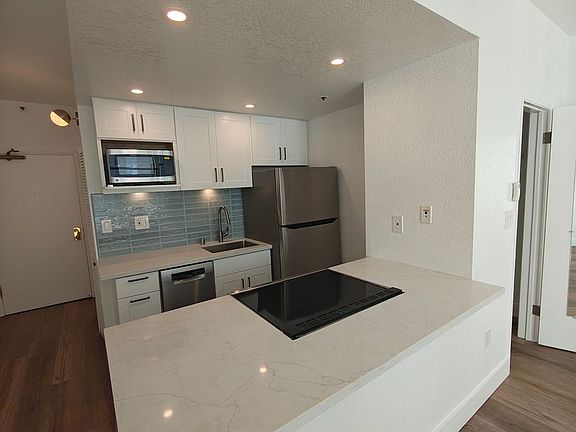 4th image of 201 Harrison St APT 824