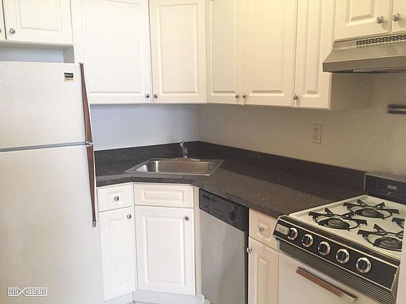 3rd image of 43 W 76th St APT 1B