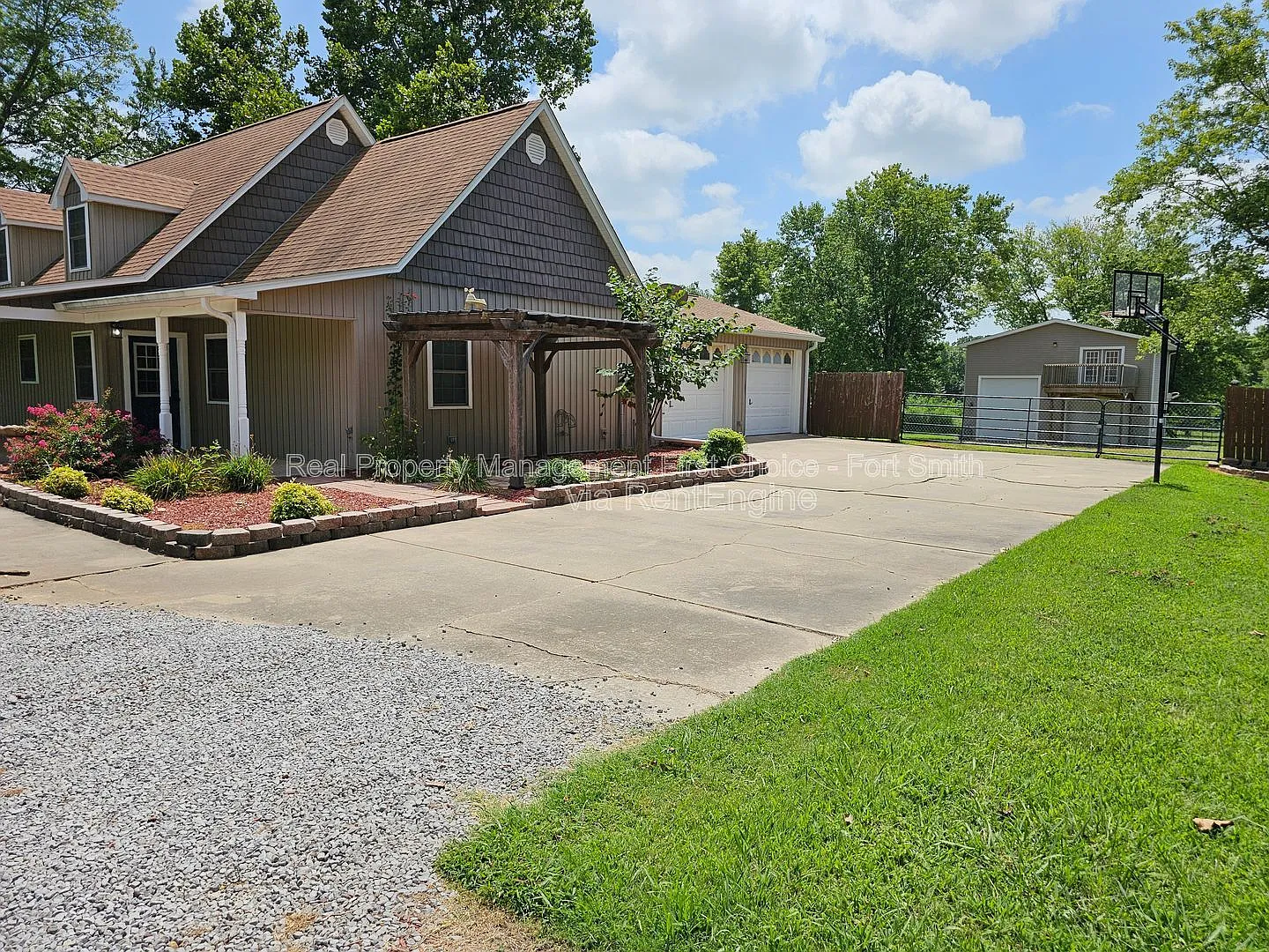 4 bed, 4.0 bath, 2972 sqft, $2,900 — Photo 4