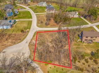 10537 Oak Forest Dr, South Lyon, MI 48178