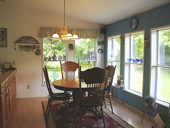 3rd image of 26 Eaton Dr