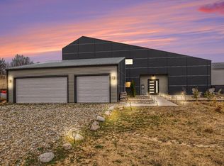 7426 Lake Solis Dr, Stevensville, MI 49127
