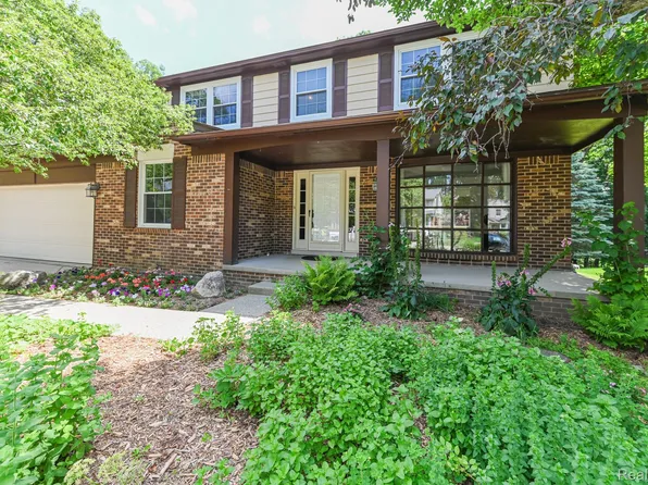 611 Ten Point Dr, Rochester Hills, MI 48309