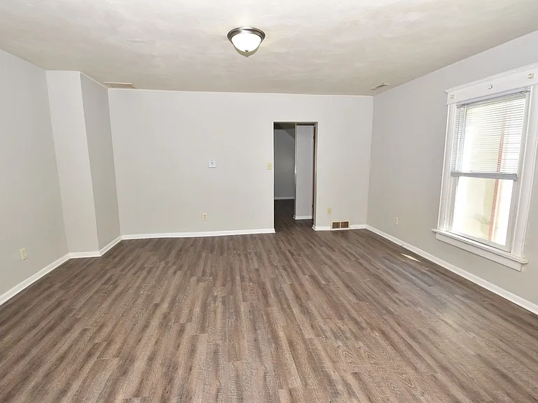 508 S Saint Joseph St — Photo 7