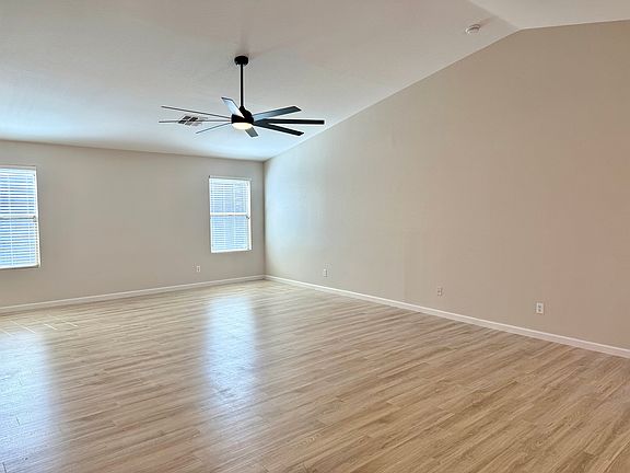 3rd image of 13932 W Maui Ln