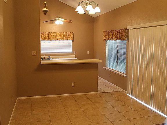 5th image of 1208 Sunset Dr