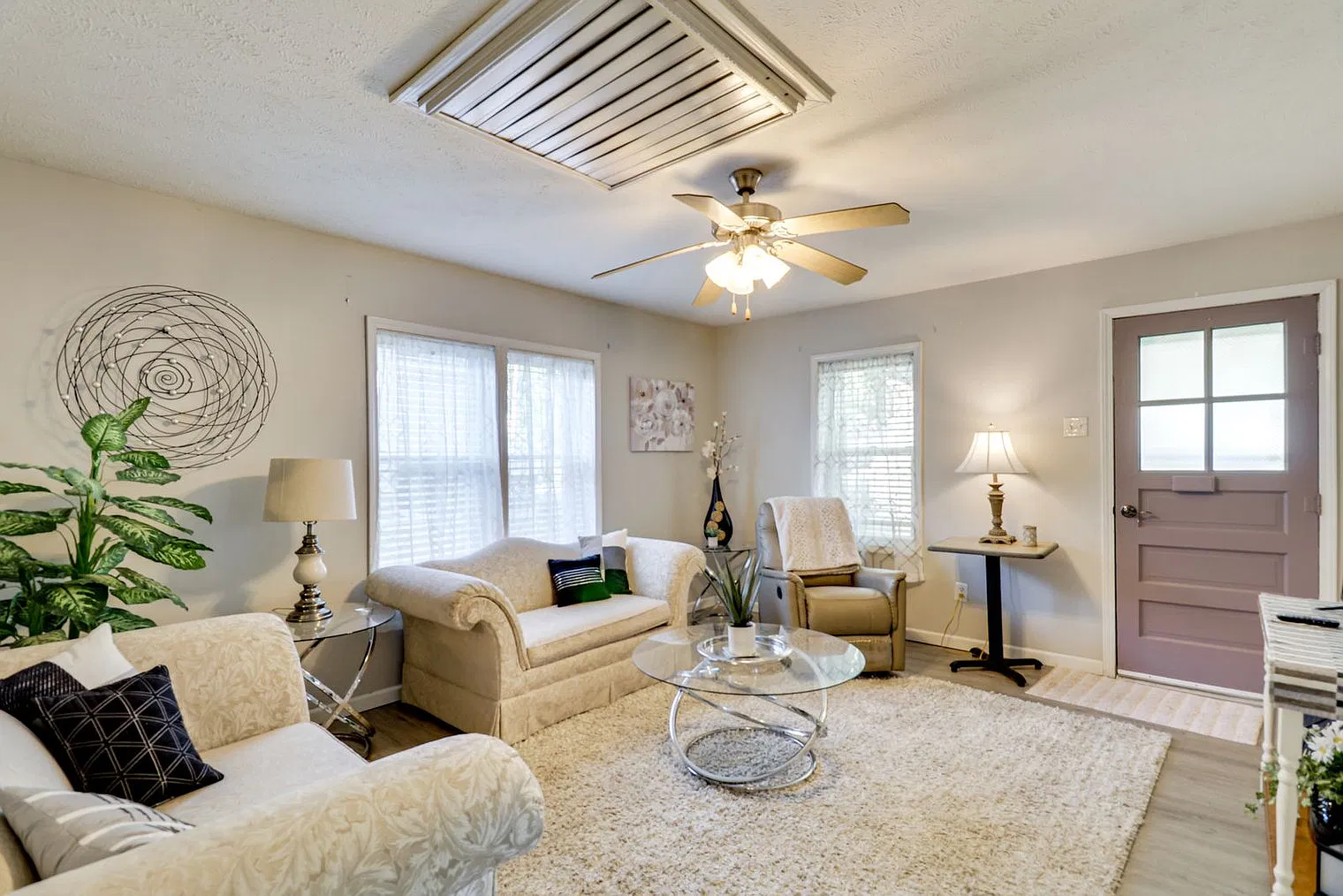 1 bed, 1.0 bath, 742 sqft, $2,322 — Photo 1