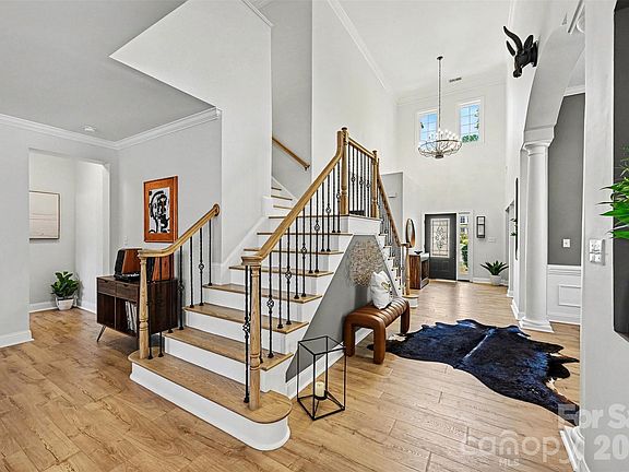 5th image of 13719 Daltrey Ln