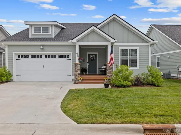 238 Leyland Cir, Hendersonville, NC 28792