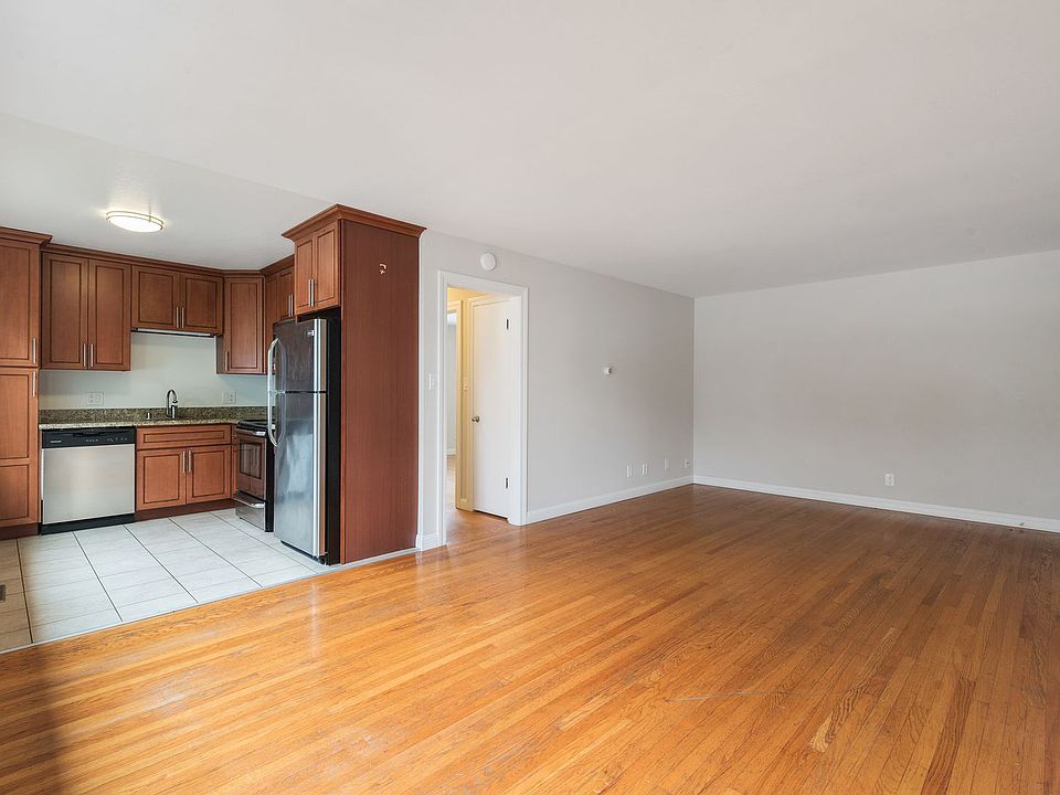 1st image of 490 42nd St APT 4