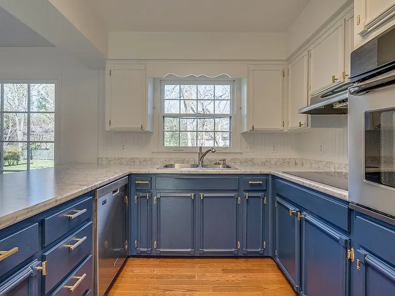 313 Abbey Ln — Photo 8