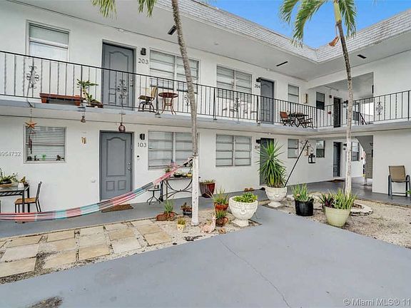 3rd image of 114 SE 8th St #205