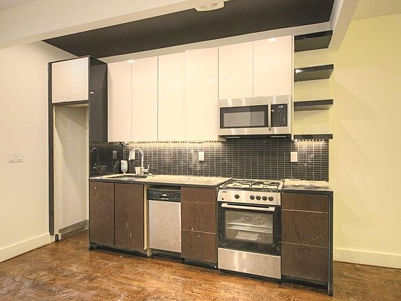 2nd image of 75 Green St #001