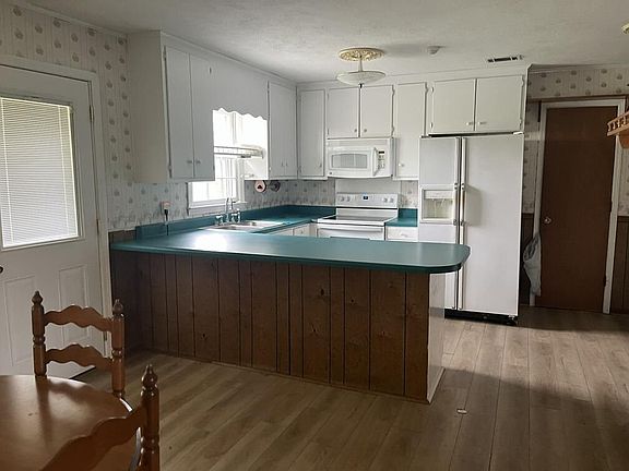 3rd image of 3607 Parr Rd