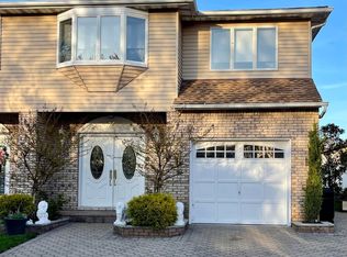 17 Bombay St, Staten Island, NY 10309