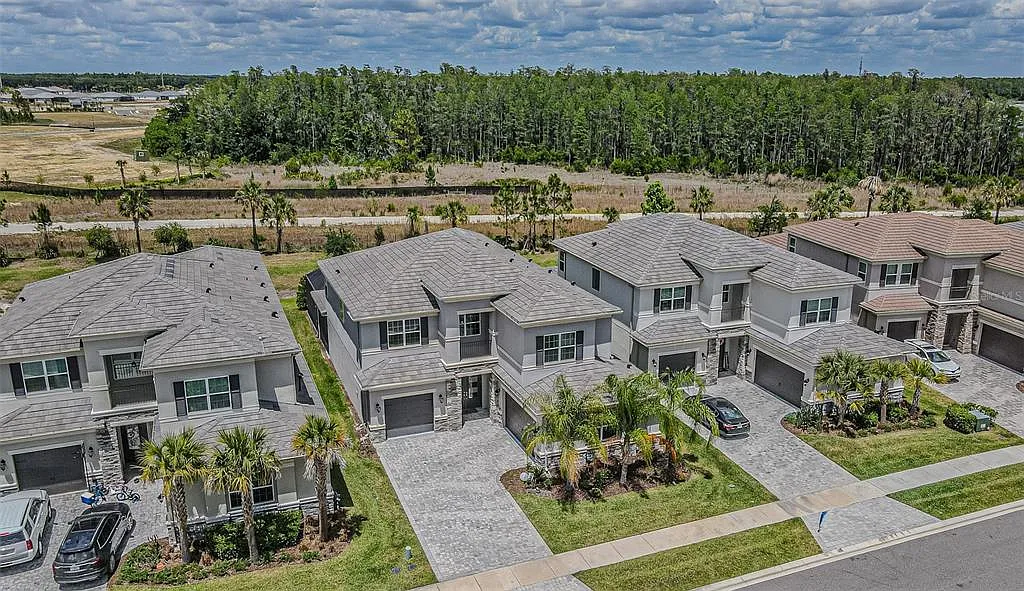 5 bed, 5.5 bath, 4139 sqft, $4,800 — Photo 2