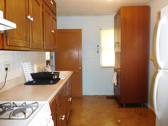 3rd image of 303 Westgate Dr