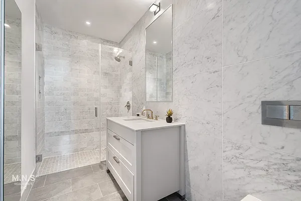 Sold by MNS | media 4