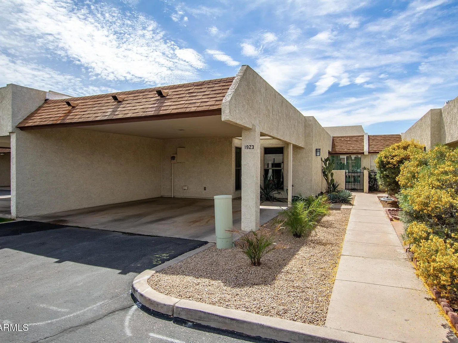 3 bed, 2.0 bath, 1368 sqft, $2,500 — Photo 2