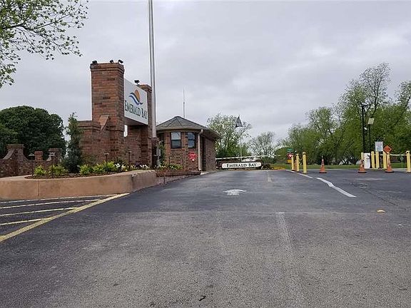 4th image of 246 S Bay Dr
